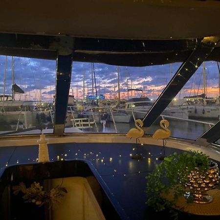 ホテル Panaby - House Boat パレルモ エクステリア 写真