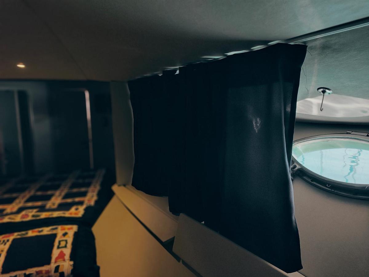ホテル Panaby - House Boat パレルモ エクステリア 写真
