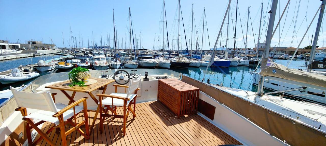 ホテル Panaby - House Boat パレルモ エクステリア 写真