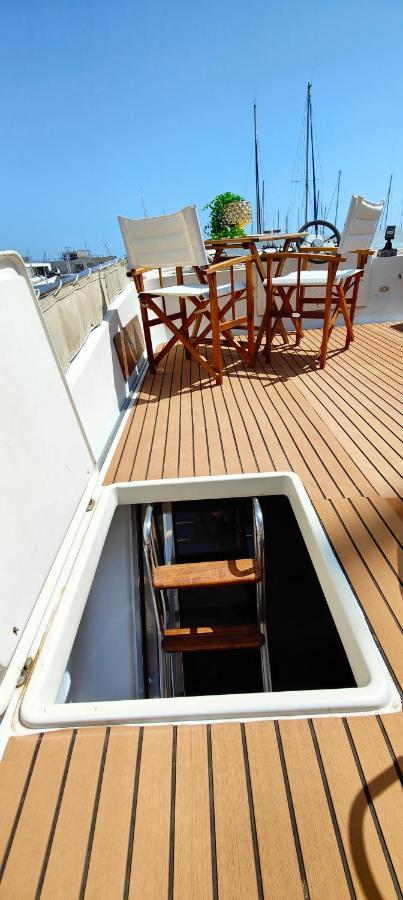 ホテル Panaby - House Boat パレルモ エクステリア 写真